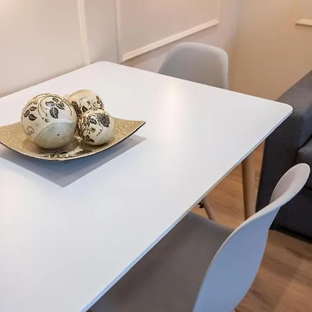 Modern City Center New Bazaar Apartment