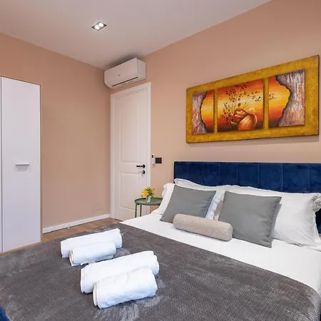Apartment Modern City Center New Bazaar Tirana